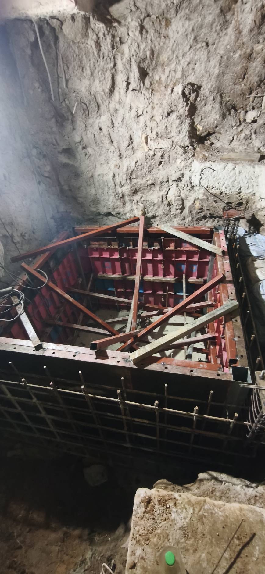 PIT STRUCTURE